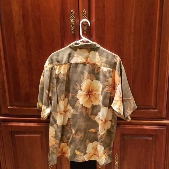 Tommy Bahama Men's Silk Button Down Shirt - Picture 2 of 3
